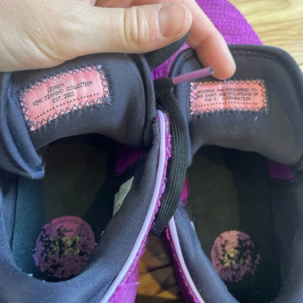 Nike LeBron pink diamond collection vivid purple youth size 5.5Y teen
